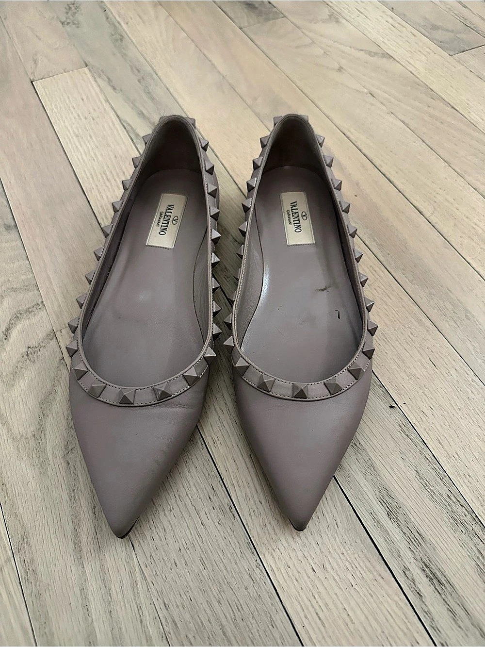 Valentino Studded Pointed-Toe Flats EU 37.5